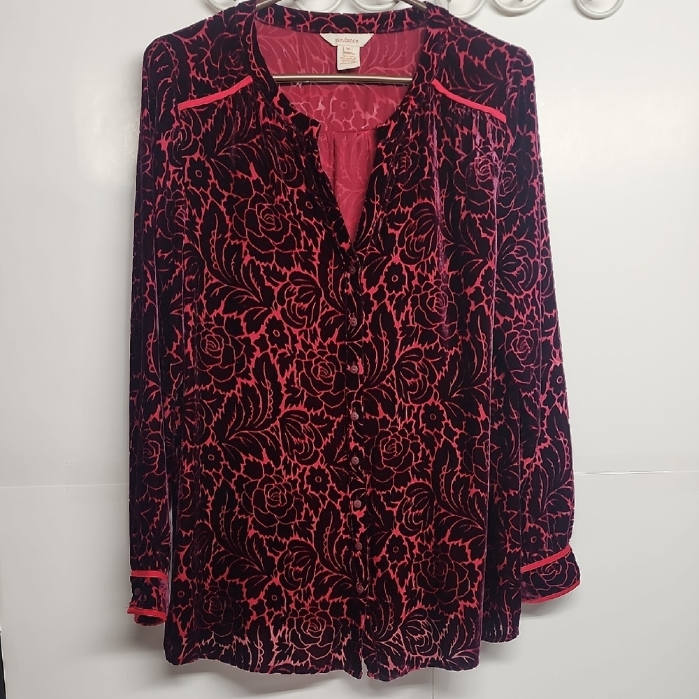 Sundance Black and Red Floral Blouse Sz M Feminine Romantic Gardencore Beautiful